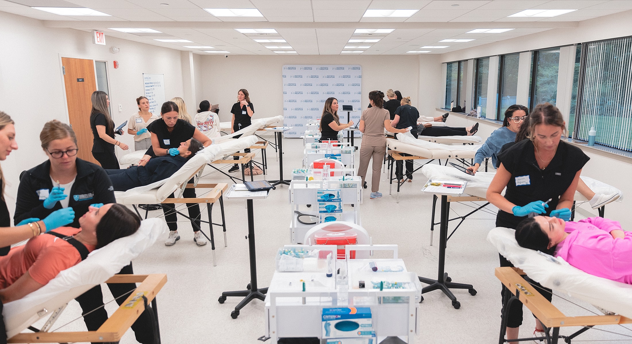 Training session for aesthetic procedures in clinic.